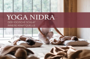 Frau praktiziert Yoga Nidra